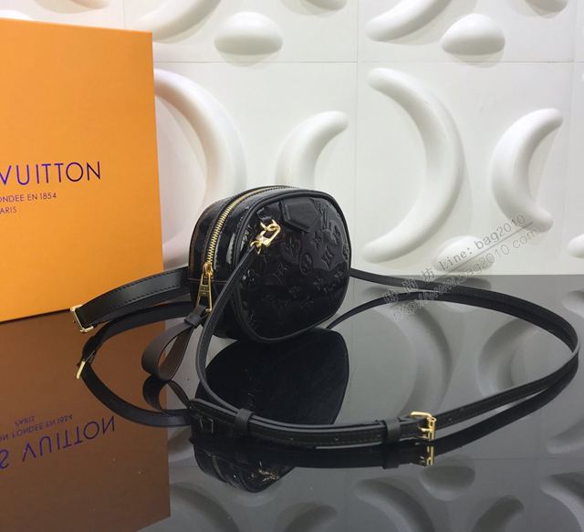 LV包 LV女包 新款Beltbag腰包 MonogramVernis漆光牛皮 LV斜挎小包 LV單肩包  ydh3258